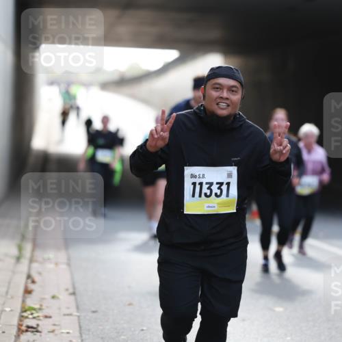 05.10.2025 - 20. swb-Marathon Bremen Michael Strokosch http://msf.ph/oto/9208678 05.10.2025 11:08:52 Laufen 11331 meine-sportfotos.de