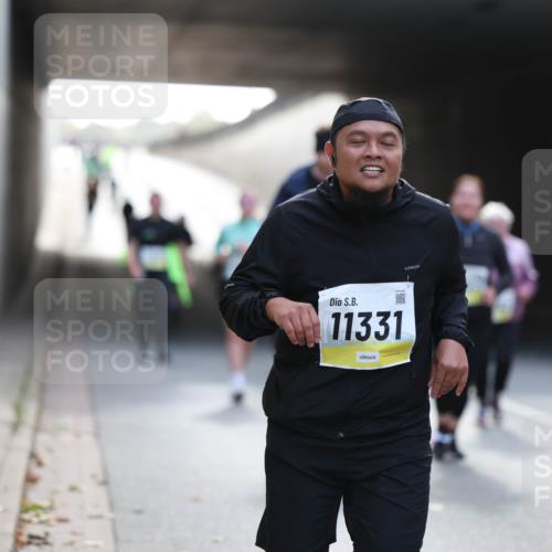 05.10.2025 - 20. swb-Marathon Bremen Michael Strokosch http://msf.ph/oto/9208681 05.10.2025 11:08:52 Laufen 11331 meine-sportfotos.de