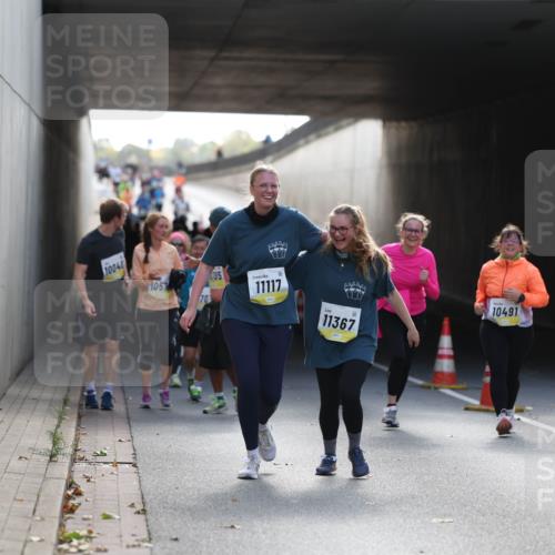 05.10.2025 - 20. swb-Marathon Bremen Michael Strokosch http://msf.ph/oto/9208682 05.10.2025 11:06:26 Laufen 10040, 1057, 705, 11117, 10491, 11367 meine-sportfotos.de