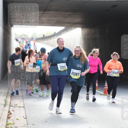 05.10.2025 - 20. swb-Marathon Bremen Michael Strokosch http://msf.ph/oto/9208684 05.10.2025 11:06:26 Laufen 10040, 1057, 0707, 05, 11117, 11367, 10491 meine-sportfotos.de