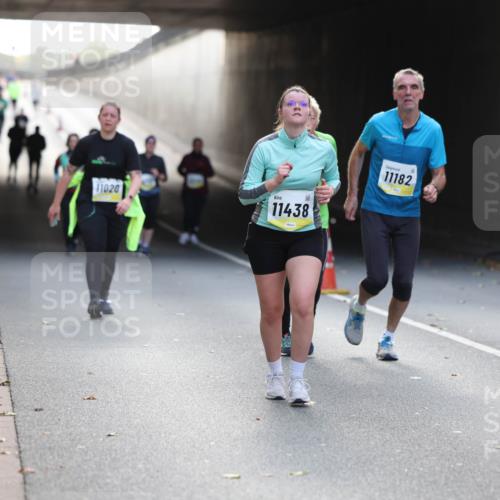05.10.2025 - 20. swb-Marathon Bremen Michael Strokosch http://msf.ph/oto/9208703 05.10.2025 11:08:57 Laufen 11020, 11438, 11182 meine-sportfotos.de