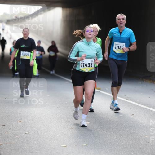 05.10.2025 - 20. swb-Marathon Bremen Michael Strokosch http://msf.ph/oto/9208704 05.10.2025 11:08:57 Laufen 11020, 11438, 11182 meine-sportfotos.de