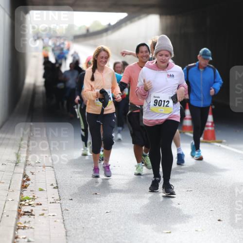 05.10.2025 - 20. swb-Marathon Bremen Michael Strokosch http://msf.ph/oto/9208705 05.10.2025 11:06:30 Laufen 9012 meine-sportfotos.de