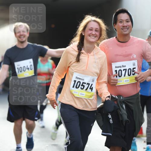05.10.2025 - 20. swb-Marathon Bremen Michael Strokosch http://msf.ph/oto/9208731 05.10.2025 11:06:34 Laufen 02357, 07, 10040, 10574, 10705, 02358 meine-sportfotos.de