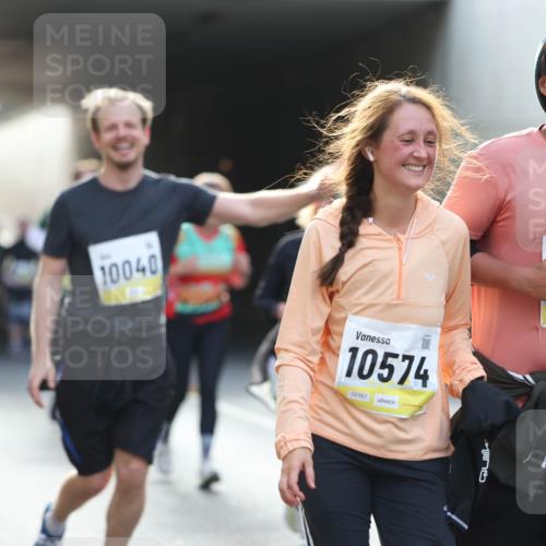 05.10.2025 - 20. swb-Marathon Bremen Michael Strokosch http://msf.ph/oto/9208733 05.10.2025 11:06:35 Laufen 0707, 10040, 10574, 02357, 555, 705, 02358 meine-sportfotos.de
