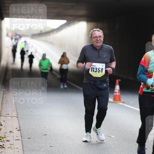 05.10.2025 - 20. swb-Marathon Bremen Michael Strokosch http://msf.ph/oto/9208736 05.10.2025 11:09:09 Laufen 11358, 1440, 10728 meine-sportfotos.de