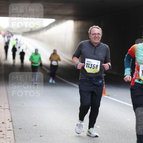 05.10.2025 - 20. swb-Marathon Bremen Michael Strokosch http://msf.ph/oto/9208738 05.10.2025 11:09:09 Laufen 11358, 11449, 28 meine-sportfotos.de