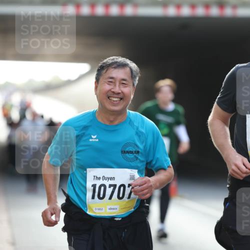 05.10.2025 - 20. swb-Marathon Bremen Michael Strokosch http://msf.ph/oto/9208746 05.10.2025 11:06:36 Laufen 10707, 01852, 10040 meine-sportfotos.de