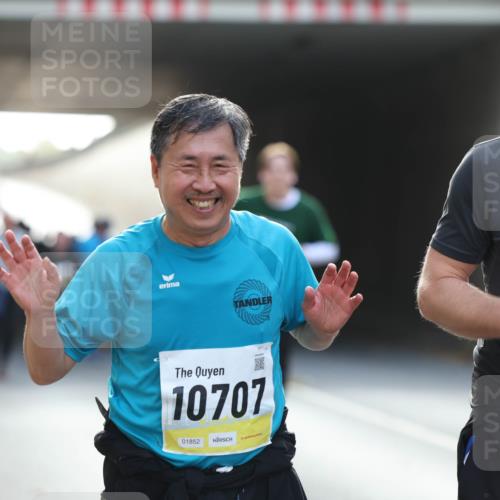 05.10.2025 - 20. swb-Marathon Bremen Michael Strokosch http://msf.ph/oto/9208749 05.10.2025 11:06:37 Laufen 1004, 10707, 01852 meine-sportfotos.de
