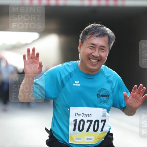 05.10.2025 - 20. swb-Marathon Bremen Michael Strokosch http://msf.ph/oto/9208751 05.10.2025 11:06:37 Laufen 10707, 01852 meine-sportfotos.de