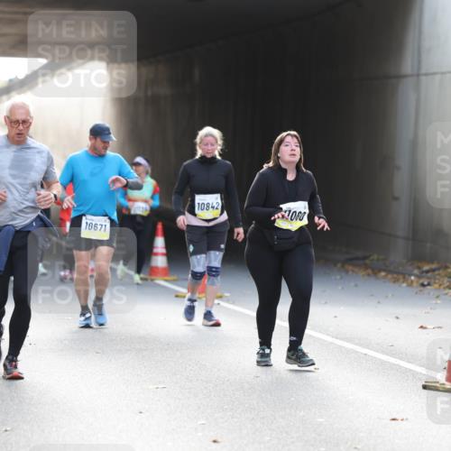 05.10.2025 - 20. swb-Marathon Bremen Michael Strokosch http://msf.ph/oto/9208760 05.10.2025 11:06:42 Laufen 11332, 10671, 10842, 080 meine-sportfotos.de