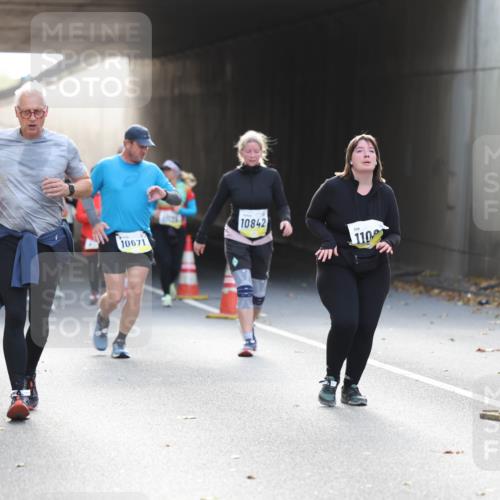 05.10.2025 - 20. swb-Marathon Bremen Michael Strokosch http://msf.ph/oto/9208763 05.10.2025 11:06:42 Laufen 11332, 10671, 10842, 110 meine-sportfotos.de