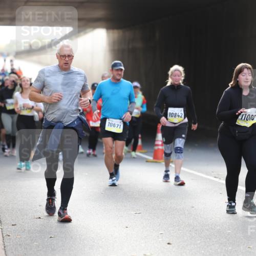 05.10.2025 - 20. swb-Marathon Bremen Michael Strokosch http://msf.ph/oto/9208767 05.10.2025 11:06:43 Laufen 10671, 10842, 1108 meine-sportfotos.de