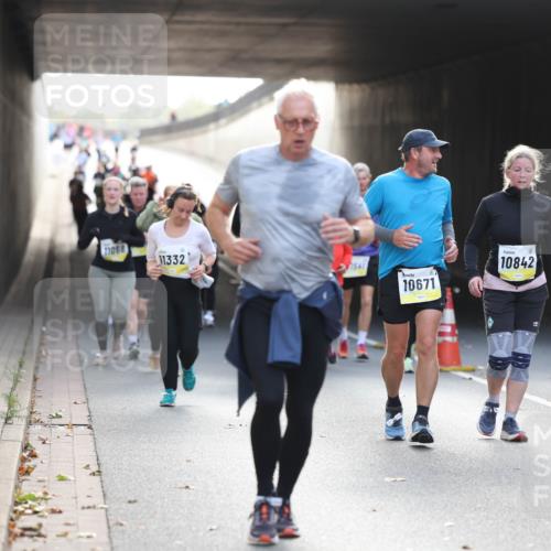 05.10.2025 - 20. swb-Marathon Bremen Michael Strokosch http://msf.ph/oto/9208774 05.10.2025 11:06:44 Laufen 11068, 11332, 1541, 10671, 10842 meine-sportfotos.de