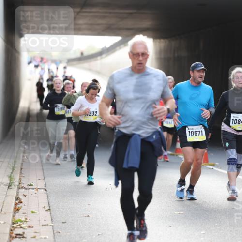 05.10.2025 - 20. swb-Marathon Bremen Michael Strokosch http://msf.ph/oto/9208776 05.10.2025 11:06:44 Laufen 11068, 981, 332, 71541, 10671, 10842 meine-sportfotos.de