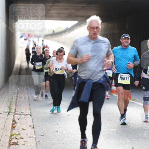 05.10.2025 - 20. swb-Marathon Bremen Michael Strokosch http://msf.ph/oto/9208778 05.10.2025 11:06:44 Laufen 11058, 11332, 11541, 10671, 10842 meine-sportfotos.de