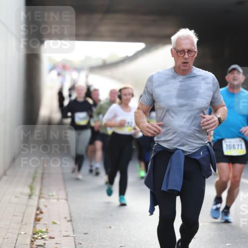 05.10.2025 - 20. swb-Marathon Bremen Michael Strokosch http://msf.ph/oto/9208779 05.10.2025 11:06:45 Laufen 10671, 10842 meine-sportfotos.de