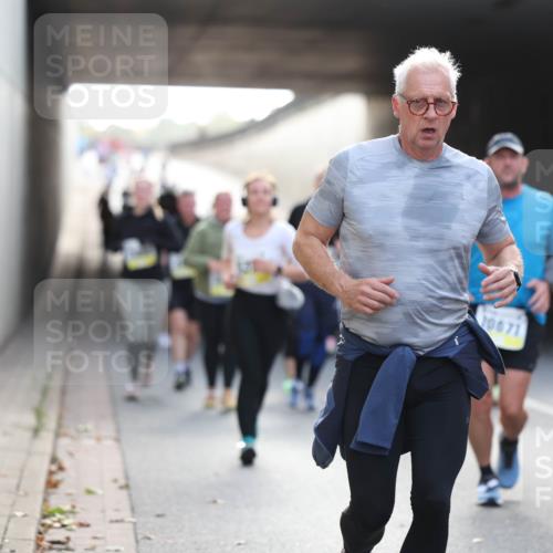 05.10.2025 - 20. swb-Marathon Bremen Michael Strokosch http://msf.ph/oto/9208782 05.10.2025 11:06:45 Laufen 10671, 10842 meine-sportfotos.de