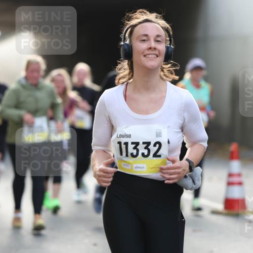05.10.2025 - 20. swb-Marathon Bremen Michael Strokosch http://msf.ph/oto/9208796 05.10.2025 11:06:49 Laufen 11332, 02527 meine-sportfotos.de