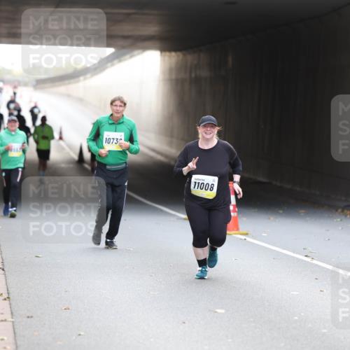 05.10.2025 - 20. swb-Marathon Bremen Michael Strokosch http://msf.ph/oto/9208799 05.10.2025 11:09:30 Laufen 563, 1073, 11008 meine-sportfotos.de
