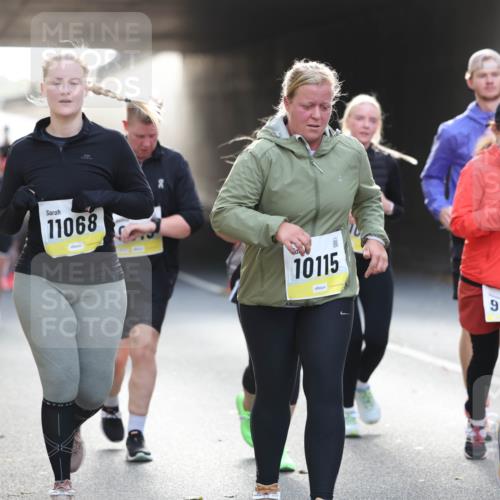 05.10.2025 - 20. swb-Marathon Bremen Michael Strokosch http://msf.ph/oto/9208807 05.10.2025 11:06:50 Laufen 11068, 10115, 972, 10114 meine-sportfotos.de