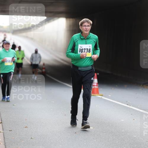05.10.2025 - 20. swb-Marathon Bremen Michael Strokosch http://msf.ph/oto/9208821 05.10.2025 11:09:33 Laufen 3563, 10736, 11 meine-sportfotos.de