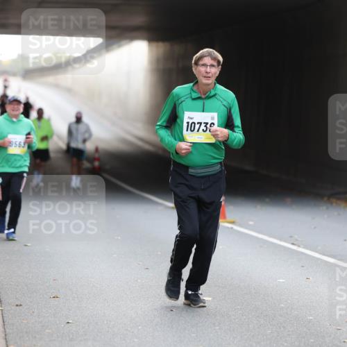 05.10.2025 - 20. swb-Marathon Bremen Michael Strokosch http://msf.ph/oto/9208823 05.10.2025 11:09:34 Laufen 9563, 1073 meine-sportfotos.de