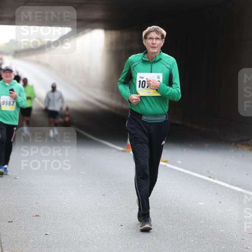 05.10.2025 - 20. swb-Marathon Bremen Michael Strokosch http://msf.ph/oto/9208825 05.10.2025 11:09:34 Laufen 9563, 107, 02587 meine-sportfotos.de