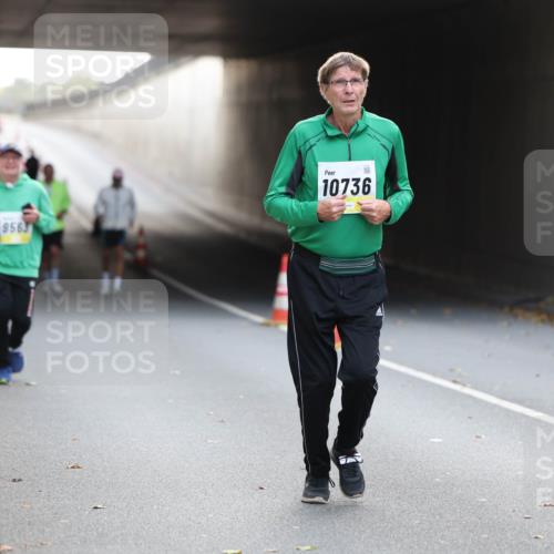 05.10.2025 - 20. swb-Marathon Bremen Michael Strokosch http://msf.ph/oto/9208827 05.10.2025 11:09:34 Laufen 9563, 10736 meine-sportfotos.de