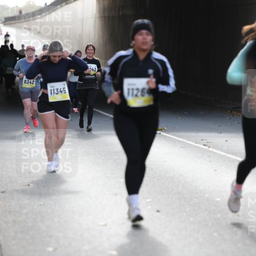 05.10.2025 - 20. swb-Marathon Bremen Michael Strokosch http://msf.ph/oto/9208830 05.10.2025 11:06:54 Laufen 9342, 11345, 242, 11264 meine-sportfotos.de