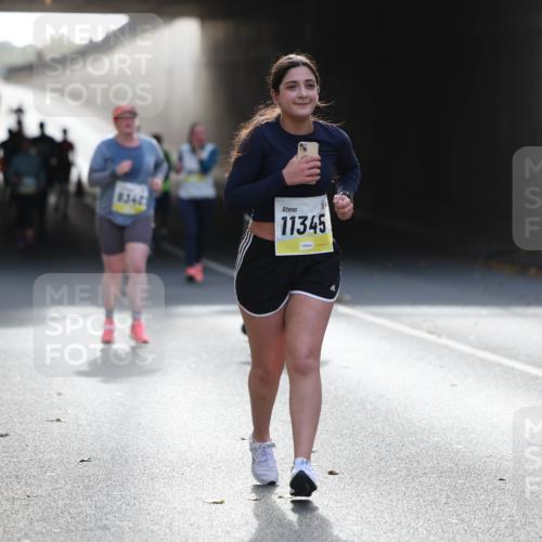 05.10.2025 - 20. swb-Marathon Bremen Michael Strokosch http://msf.ph/oto/9208844 05.10.2025 11:06:57 Laufen 8342, 6, 11345 meine-sportfotos.de