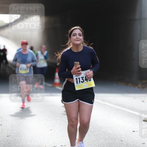 05.10.2025 - 20. swb-Marathon Bremen Michael Strokosch http://msf.ph/oto/9208848 05.10.2025 11:06:57 Laufen 8267, 11345 meine-sportfotos.de