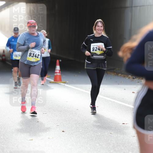 05.10.2025 - 20. swb-Marathon Bremen Michael Strokosch http://msf.ph/oto/9208857 05.10.2025 11:06:59 Laufen 11036, 9342, 9242, 17349 meine-sportfotos.de