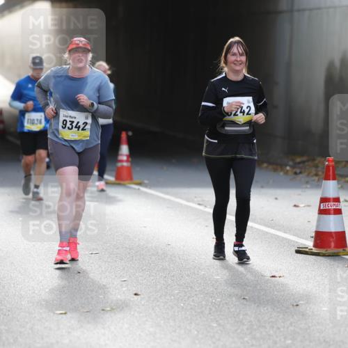 05.10.2025 - 20. swb-Marathon Bremen Michael Strokosch http://msf.ph/oto/9208859 05.10.2025 11:06:59 Laufen 11036, 9342, 242 meine-sportfotos.de