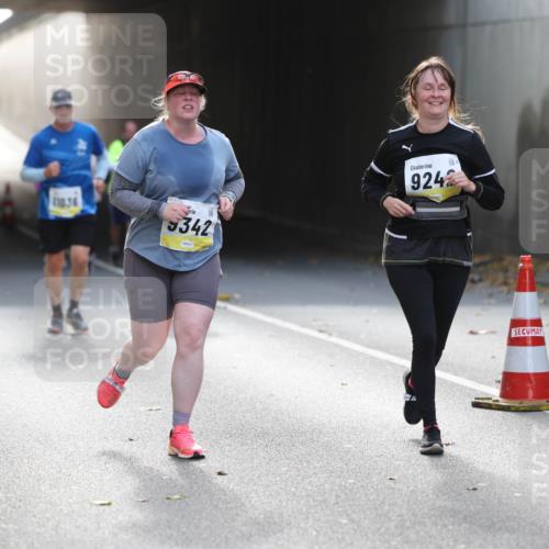 05.10.2025 - 20. swb-Marathon Bremen Michael Strokosch http://msf.ph/oto/9208863 05.10.2025 11:07:00 Laufen 11036, 342, 9242 meine-sportfotos.de