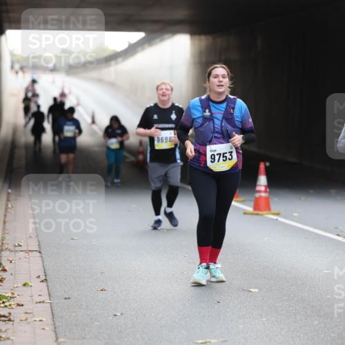 05.10.2025 - 20. swb-Marathon Bremen Michael Strokosch http://msf.ph/oto/9208870 05.10.2025 11:09:50 Laufen 9699, 9753 meine-sportfotos.de