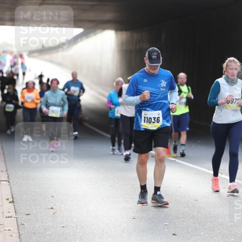 05.10.2025 - 20. swb-Marathon Bremen Michael Strokosch http://msf.ph/oto/9208871 05.10.2025 11:07:03 Laufen 442, 672, 11036, 315, 397 meine-sportfotos.de
