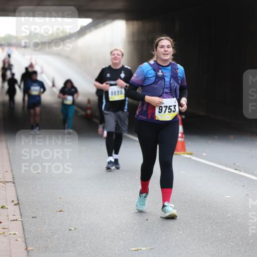 05.10.2025 - 20. swb-Marathon Bremen Michael Strokosch http://msf.ph/oto/9208874 05.10.2025 11:09:50 Laufen 9698, 9753 meine-sportfotos.de