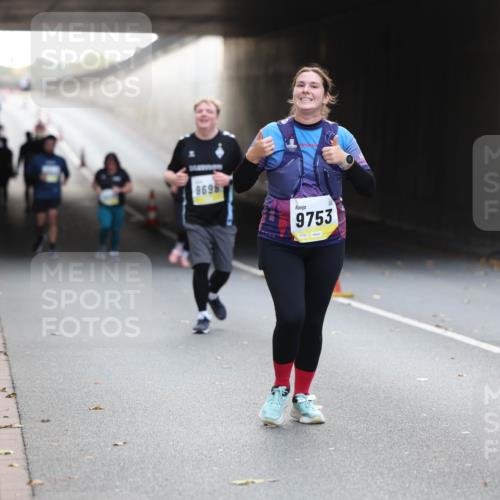05.10.2025 - 20. swb-Marathon Bremen Michael Strokosch http://msf.ph/oto/9208877 05.10.2025 11:09:51 Laufen 9698, 9753, 1094 meine-sportfotos.de
