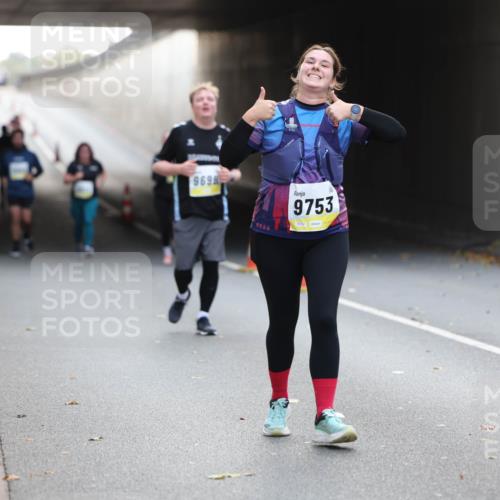 05.10.2025 - 20. swb-Marathon Bremen Michael Strokosch http://msf.ph/oto/9208880 05.10.2025 11:09:51 Laufen 9699, 9753 meine-sportfotos.de