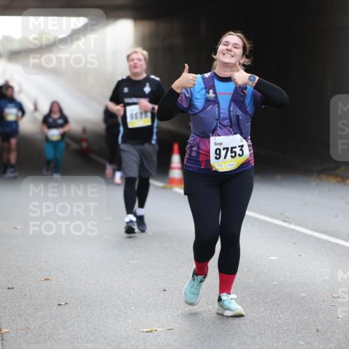 05.10.2025 - 20. swb-Marathon Bremen Michael Strokosch http://msf.ph/oto/9208882 05.10.2025 11:09:51 Laufen 9695, 9753 meine-sportfotos.de