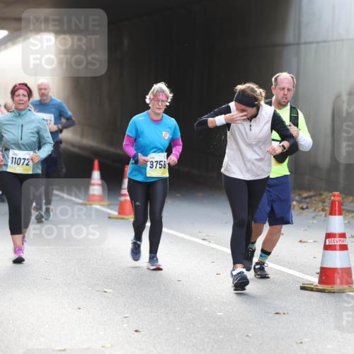 05.10.2025 - 20. swb-Marathon Bremen Michael Strokosch http://msf.ph/oto/9208886 05.10.2025 11:07:07 Laufen 11607, 11072, 9756 meine-sportfotos.de