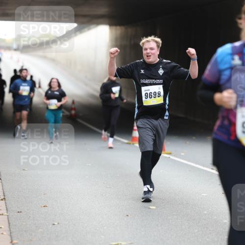 05.10.2025 - 20. swb-Marathon Bremen Michael Strokosch http://msf.ph/oto/9208890 05.10.2025 11:09:53 Laufen 9698, 9753 meine-sportfotos.de