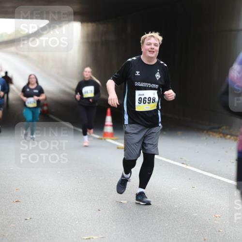 05.10.2025 - 20. swb-Marathon Bremen Michael Strokosch http://msf.ph/oto/9208894 05.10.2025 11:09:53 Laufen 8678, 9698, 97 meine-sportfotos.de