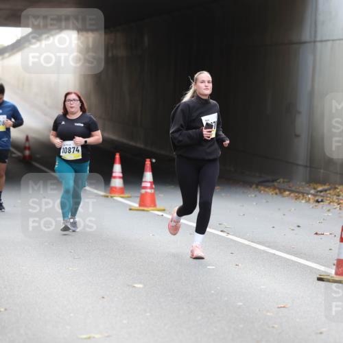 05.10.2025 - 20. swb-Marathon Bremen Michael Strokosch http://msf.ph/oto/9208903 05.10.2025 11:09:57 Laufen 10808, 10874 meine-sportfotos.de