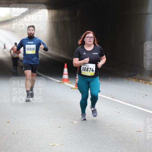 05.10.2025 - 20. swb-Marathon Bremen Michael Strokosch http://msf.ph/oto/9208917 05.10.2025 11:09:59 Laufen 10808, 10874 meine-sportfotos.de
