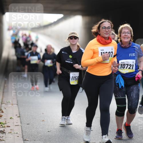 05.10.2025 - 20. swb-Marathon Bremen Michael Strokosch http://msf.ph/oto/9208920 05.10.2025 11:07:14 Laufen 1155, 97, 10721, 01887, 701 meine-sportfotos.de