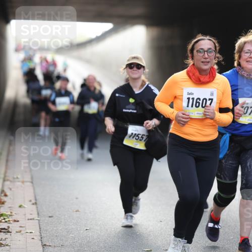05.10.2025 - 20. swb-Marathon Bremen Michael Strokosch http://msf.ph/oto/9208922 05.10.2025 11:07:14 Laufen 11557, 11607, 02176, 0721, 701 meine-sportfotos.de