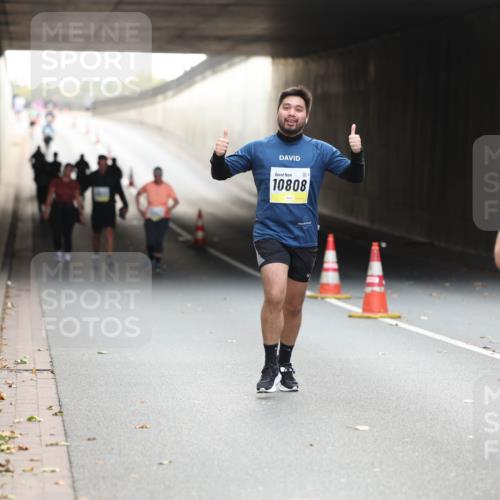 05.10.2025 - 20. swb-Marathon Bremen Michael Strokosch http://msf.ph/oto/9208925 05.10.2025 11:10:01 Laufen 200, 10808, 10874 meine-sportfotos.de