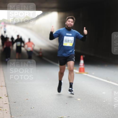 05.10.2025 - 20. swb-Marathon Bremen Michael Strokosch http://msf.ph/oto/9208929 05.10.2025 11:10:01 Laufen 10808, 108, 92240 meine-sportfotos.de